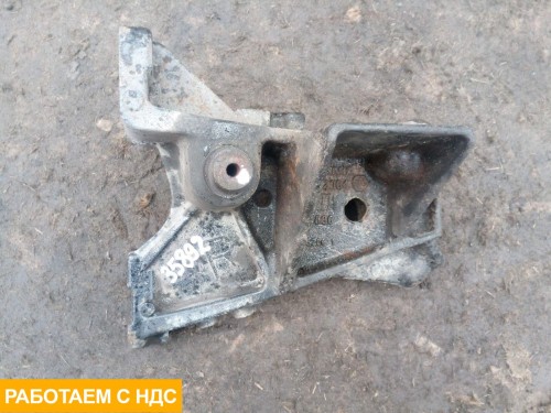 Кронштейн переднего бампера правый